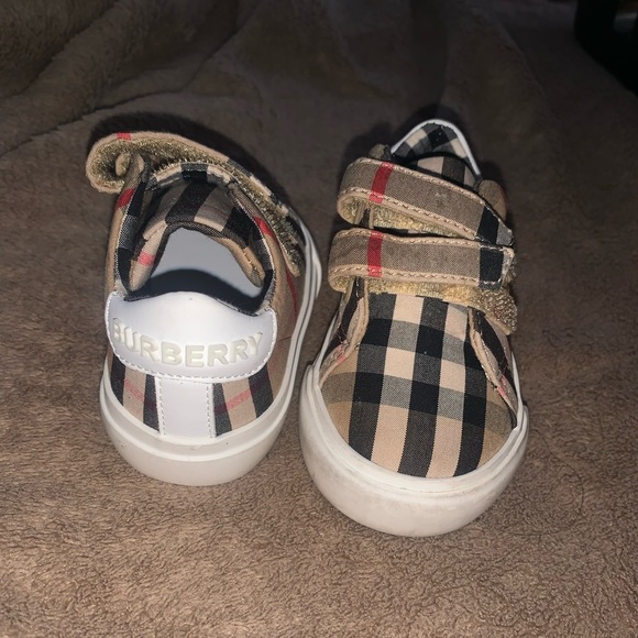 Burberry Shoes  4c